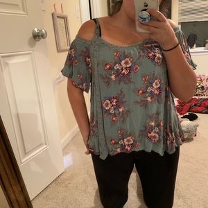 Off the shoulder flowy rue 21 shirt